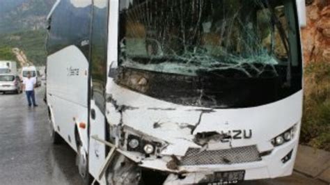 A­n­t­a­l­y­a­’­d­a­ ­i­k­i­ ­m­i­d­i­b­ü­s­ ­ç­a­r­p­ı­ş­t­ı­:­ ­5­ ­y­a­r­a­l­ı­